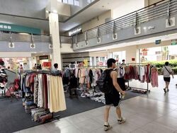 Elias Mall (D18), Retail #560992121